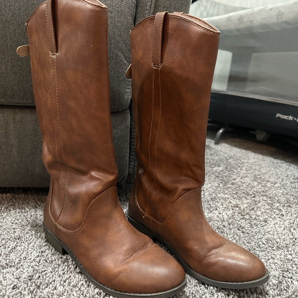 Cat and jack boots